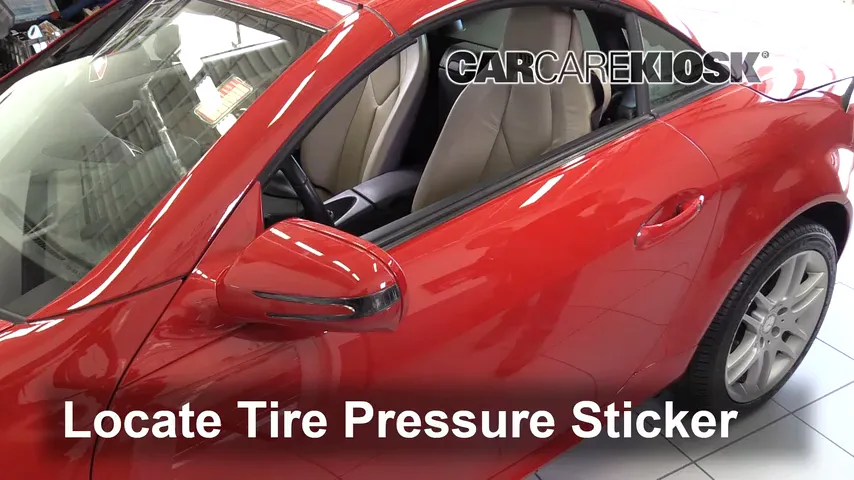 2009 Mercedes-Benz SLK300 3.0L V6 Pneus et roues Vérifier la pression des pneus